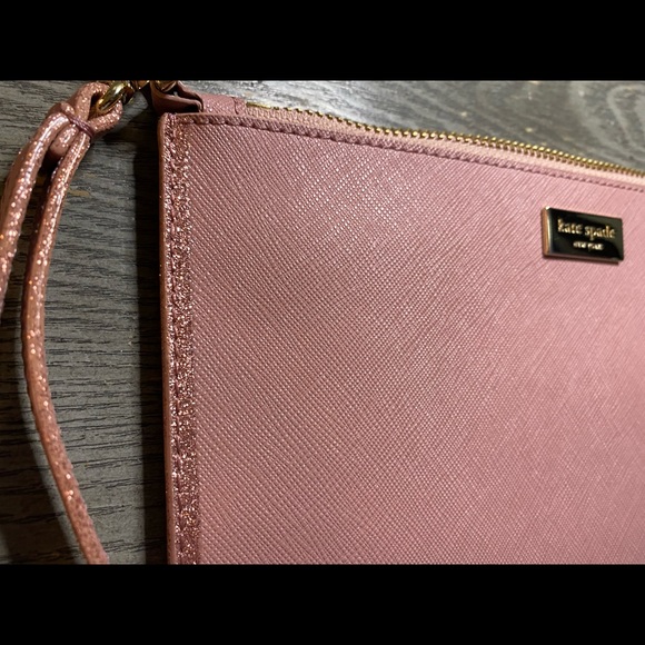 Kate Spade ♠️ muted pink wristlet. - Picture 4 of 7